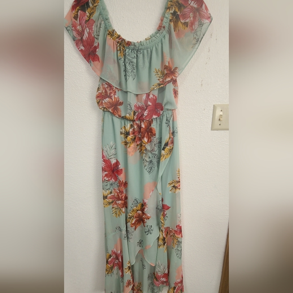 Express Mint Green Floral Blouse with Ruffle Trim - Picture 2 of 8
